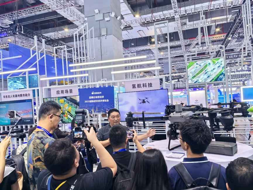 上海国际低空经济博览会飞行展演，FC30氢电无人机空中物流大放异彩